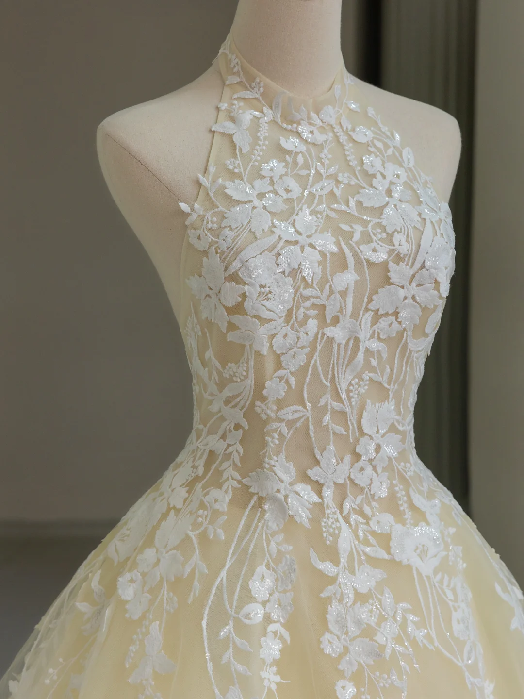 Hermoso vestido de fiesta de tul con cuello alto, amarillo claro, largo, para quinceañeras, formal, de 15 años, para dulces 16, DH1135