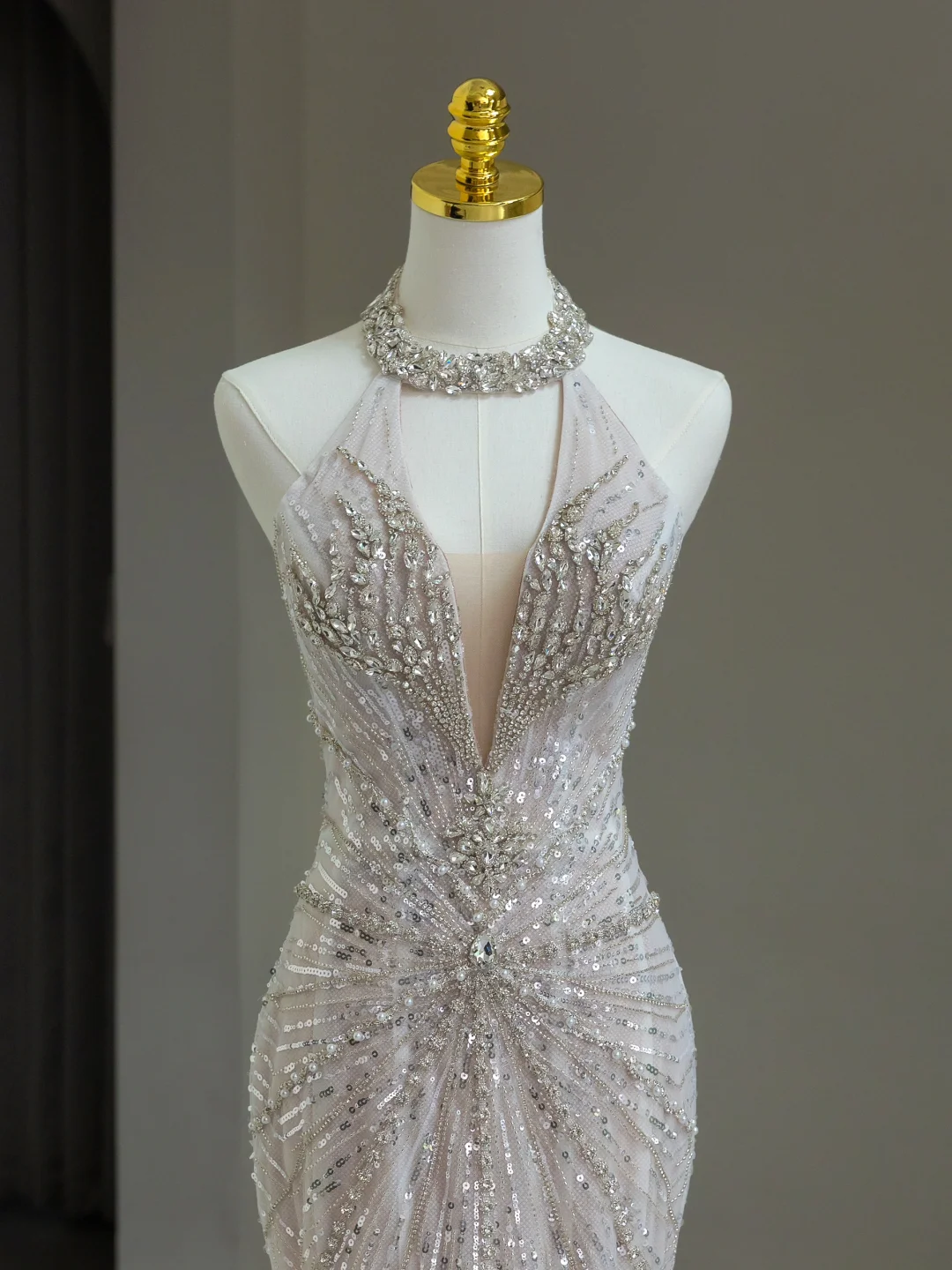 Vestido de novia modesto de corte sirena, escote redondo, tul, cuentas plateadas, largo, blanco, elegante, DH1136