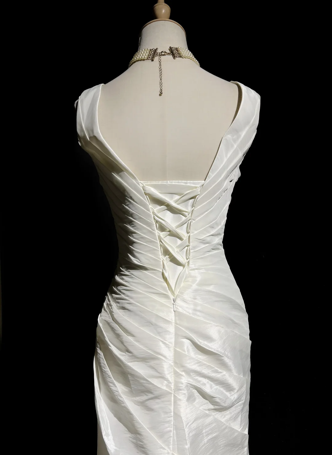 Vestido de novia único de corte sirena con escote en V y apliques de tafetán blanco, estilo años 90, estilo vintage, DH1165