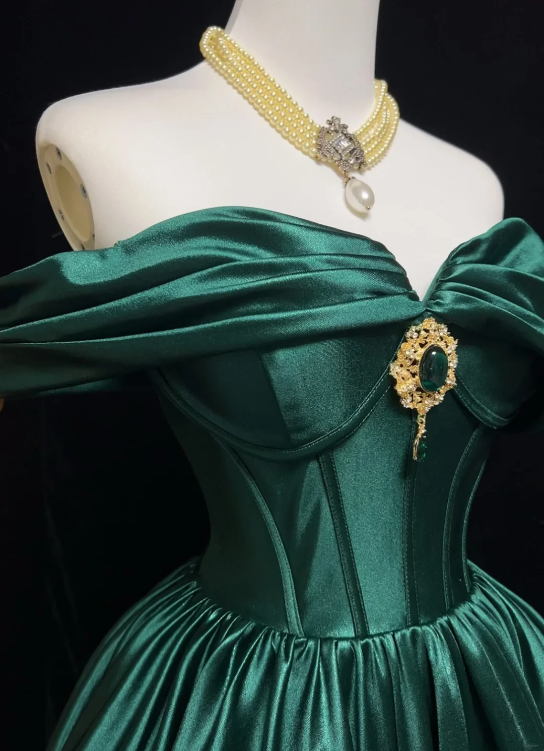Vestido de fiesta corto de satén verde con hombros descubiertos, moderno, para fiesta de 8.º grado, para escuela secundaria, cóctel, DH1456