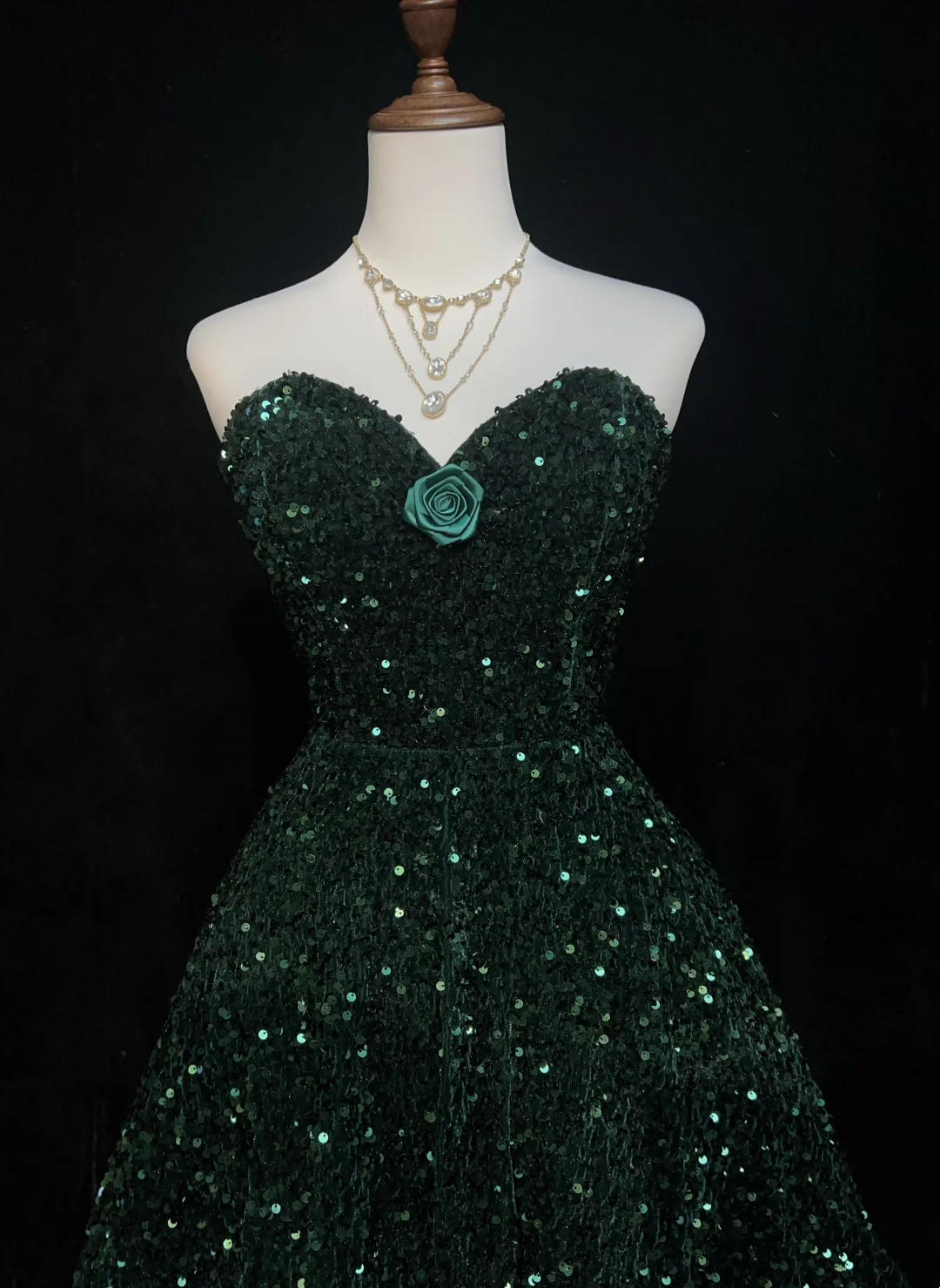 Vestido de fiesta corto con escote corazón y lentejuelas verde oscuro, estilo mini, formal, para octavo grado, para escuela secundaria, para cóctel, DH1457