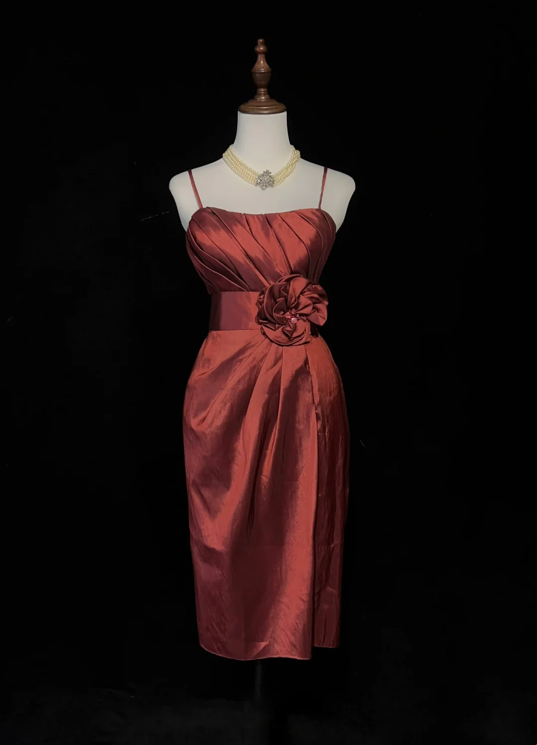 Vestido de fiesta de graduación de octavo grado, moderno, con tirantes finos, color rojo óxido, largo hasta la rodilla, vestido de cóctel para secundaria, trajes Hoco DH1459
