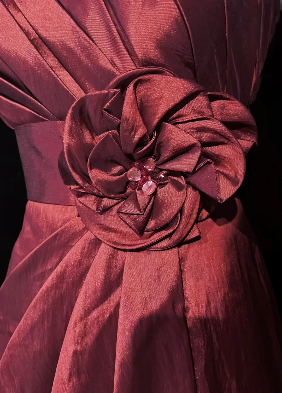 Vestido de fiesta de graduación de octavo grado, moderno, con tirantes finos, color rojo óxido, largo hasta la rodilla, vestido de cóctel para secundaria, trajes Hoco DH1459
