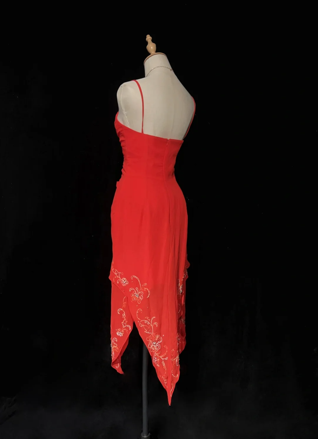 Vestido de fiesta de graduación de 8.º grado, estilo vintage, de gasa roja, hasta la rodilla, con corte asimétrico, para cóctel, para escuela secundaria, DH1466