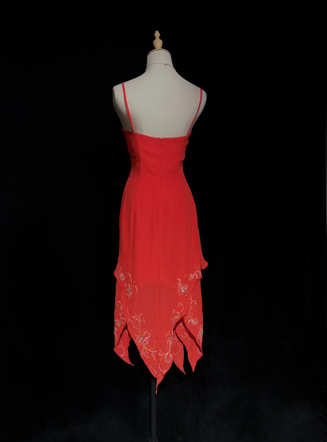 Vestido de fiesta de graduación de 8.º grado, estilo vintage, de gasa roja, hasta la rodilla, con corte asimétrico, para cóctel, para escuela secundaria, DH1466