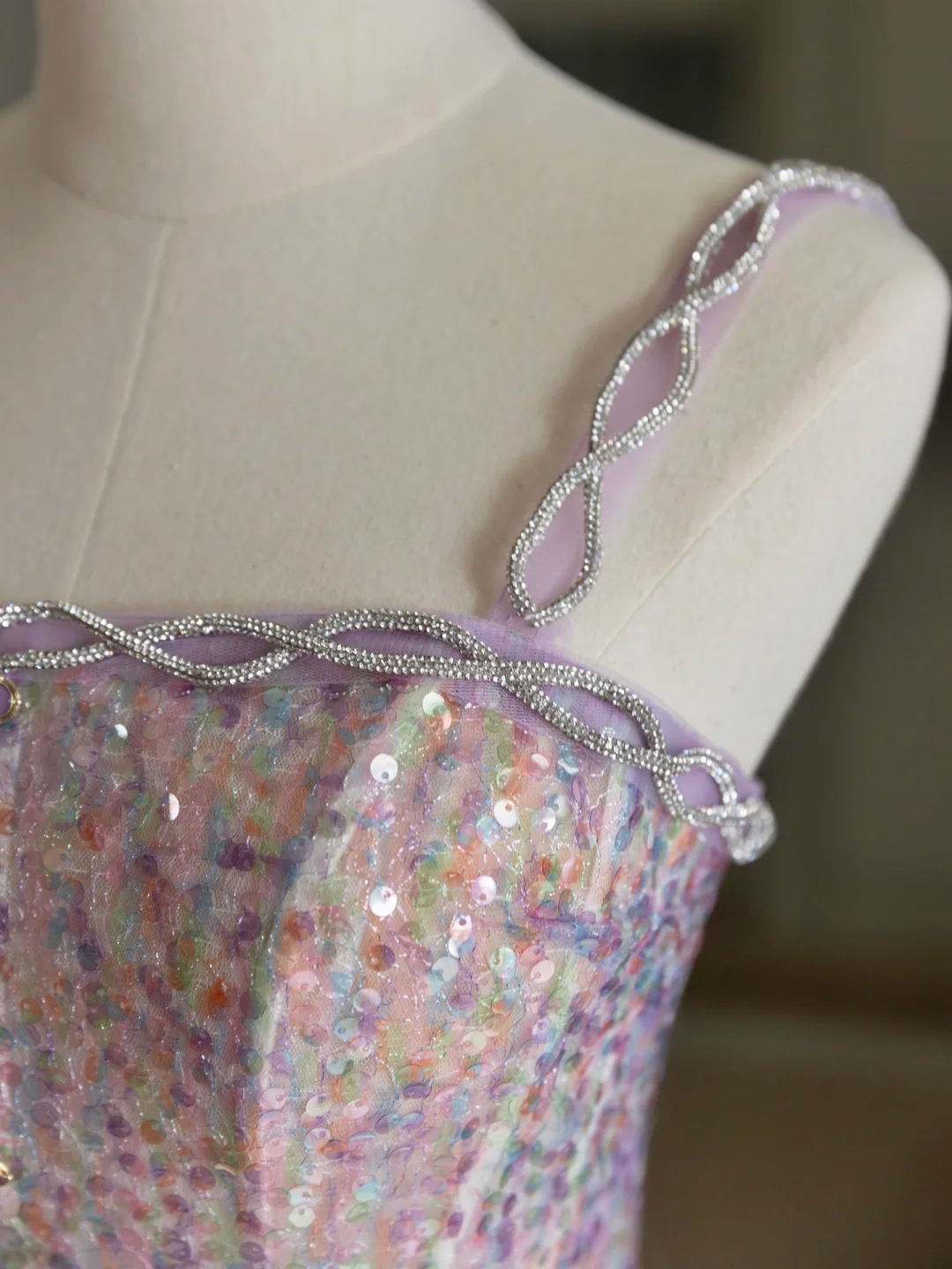 Vestido de quinceañera de tul lila, sin mangas, con tirantes finos, para 15 años, DH1554