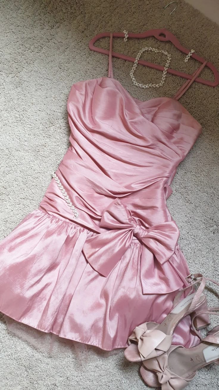 Lindos vestidos de fiesta cortos de satén rosa con tirantes finos en forma de A para octavo grado, vestido de fiesta semi formal para escuela secundaria, vestido de fiesta Hoco, vestidos de corte Hoco DH1721