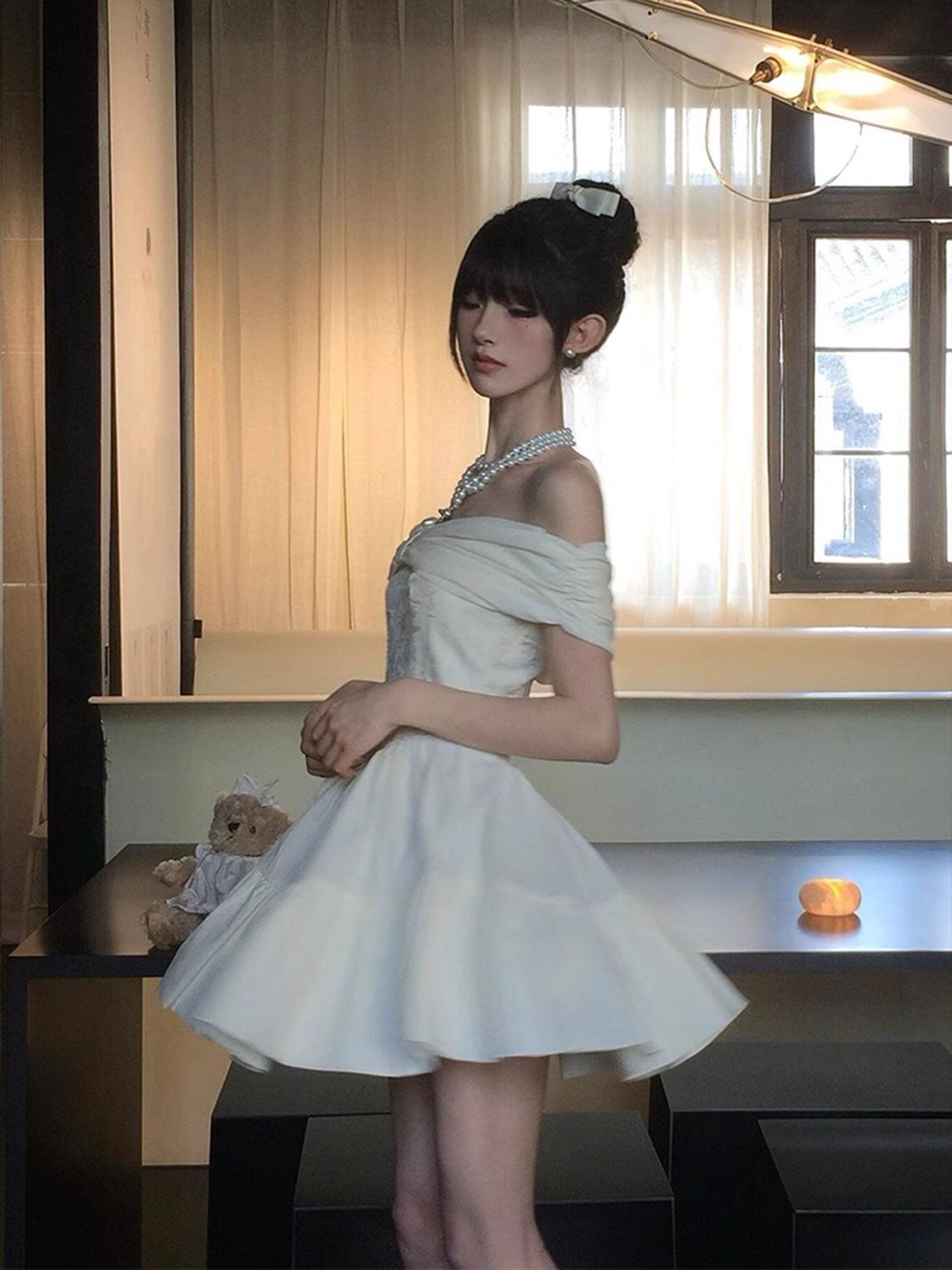 Vestido corto de satén blanco con encaje y hombros descubiertos, elegante, para fiesta de 8.º grado, de corte A y corte en A, para escuela secundaria, para cumpleaños número 16, DH1796