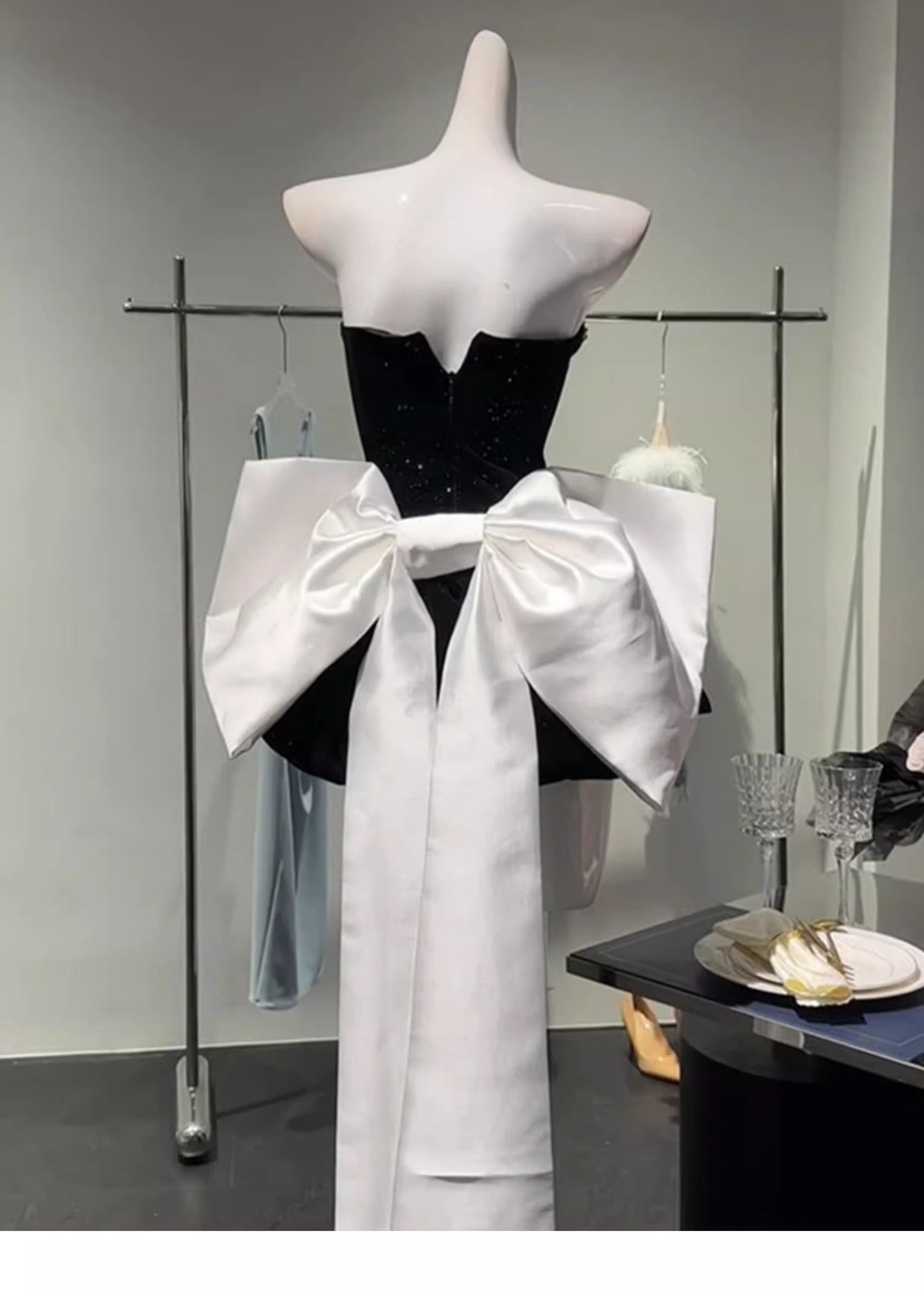 Lindo vestido corto de terciopelo negro con escote en forma de A y escote en forma de corazón para fiesta de 8.º grado, vestido de fiesta Hoco para secundaria, vestido para cumpleaños número 18, atuendos Hoco DH1800