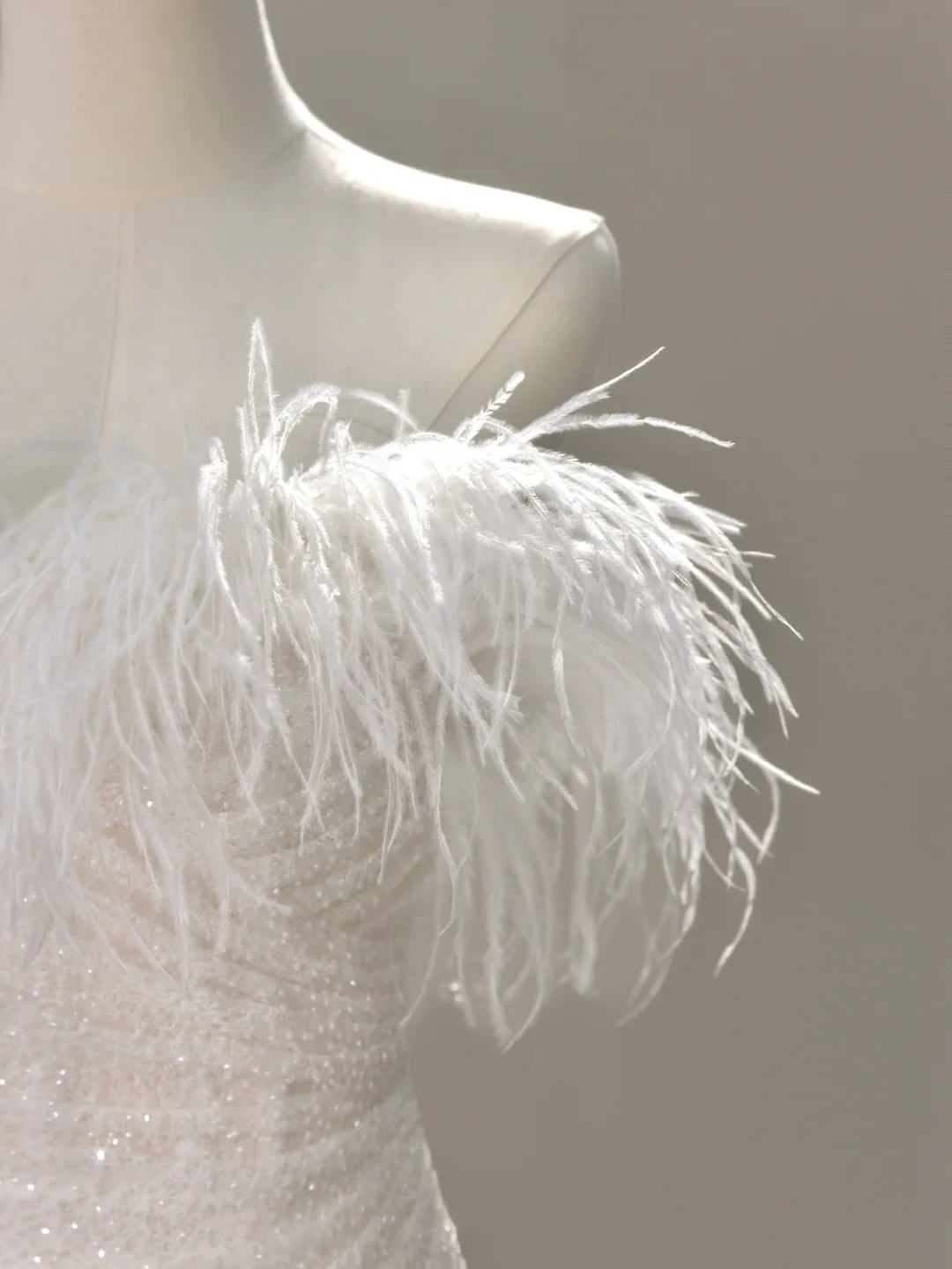 Vestido de novia princesa estilo sirena con hombros descubiertos y plumas blancas de lentejuelas, vestidos de novia modestos DH2039