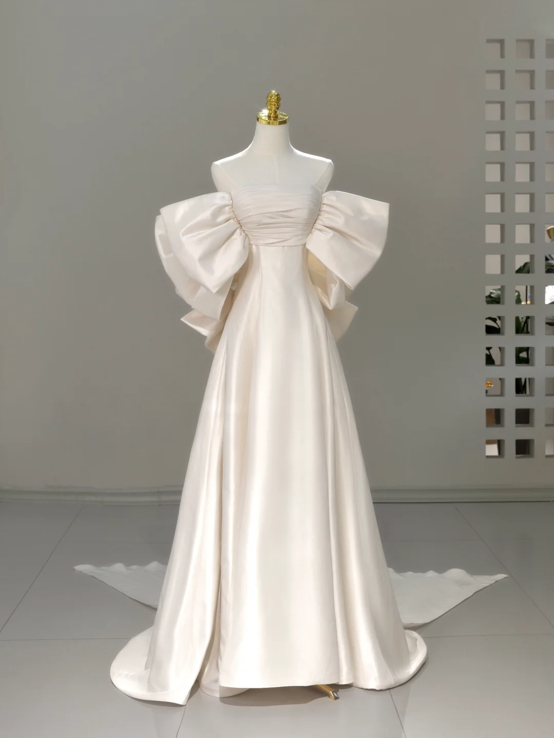 Vestido de novia princesa, corte A, hombros descubiertos, color marfil, satén, largo, sencillo, DH2043