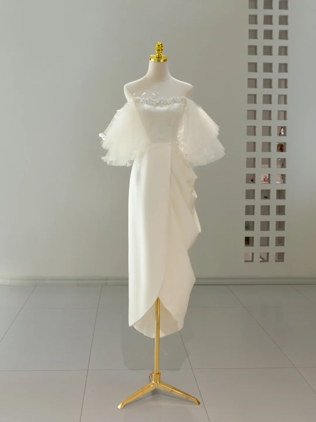 Vestido de novia único, corte A, hombros descubiertos, satén blanco, largo, DH2058