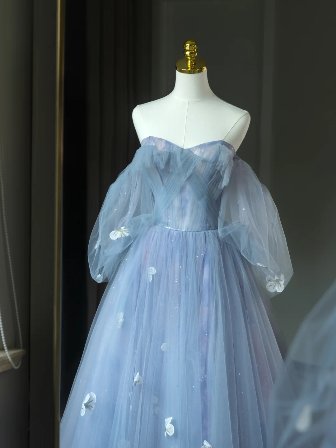 Hermoso vestido de quinceañera largo de tul azul con hombros descubiertos y flores, vestido formal para dulces 17, vestido de 15 años, vestido de dulces 16 DH2062