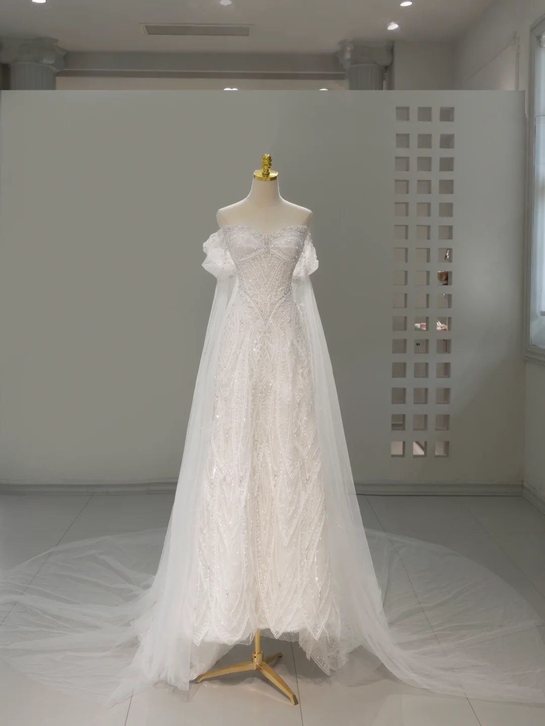 Vestido de novia único, corte A, hombros descubiertos, lentejuelas, manga corta, DH2063