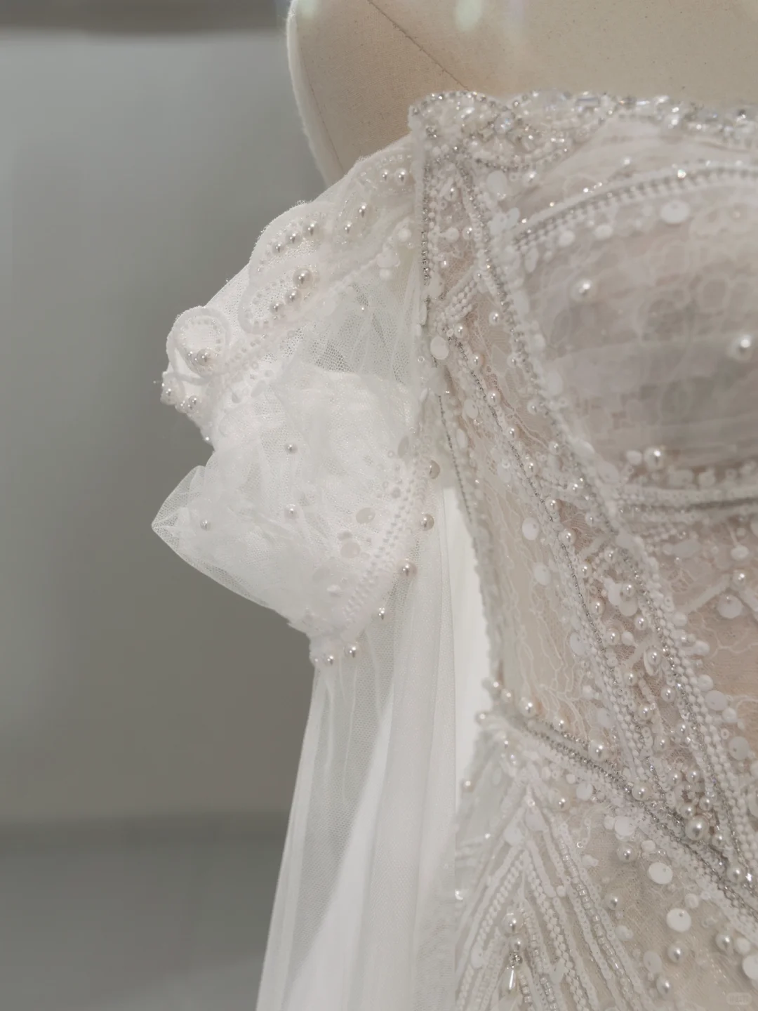 Vestido de novia único, corte A, hombros descubiertos, lentejuelas, manga corta, DH2063