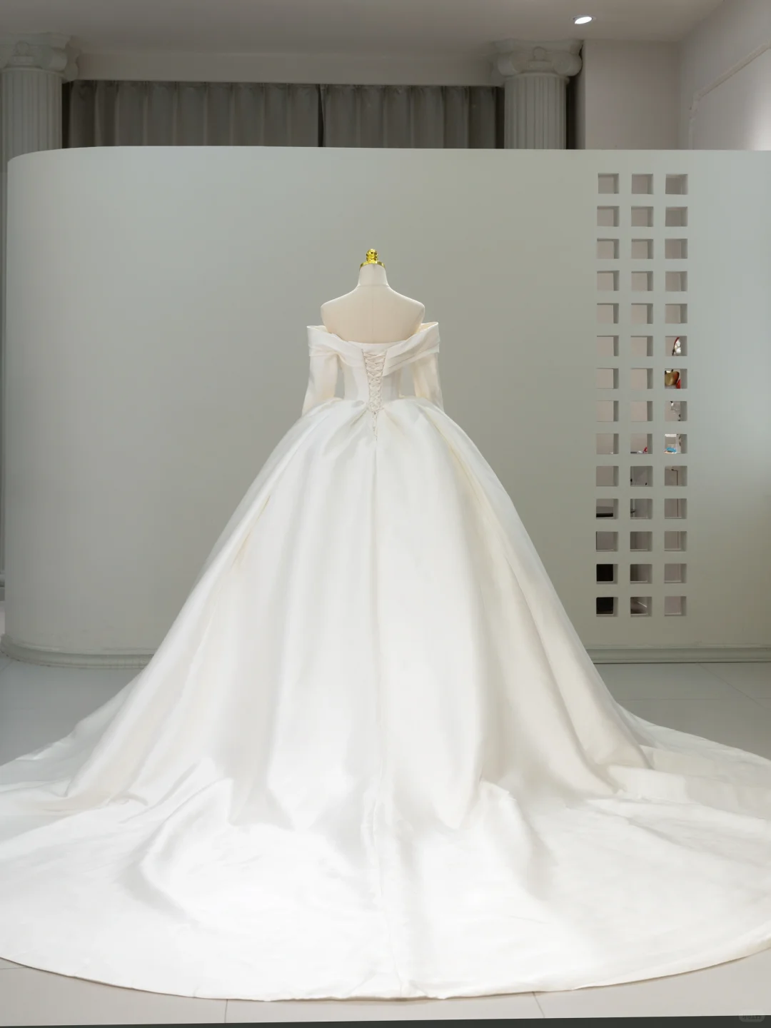 Vestido de novia único, de satén, con hombros descubiertos y mangas largas, DH2068