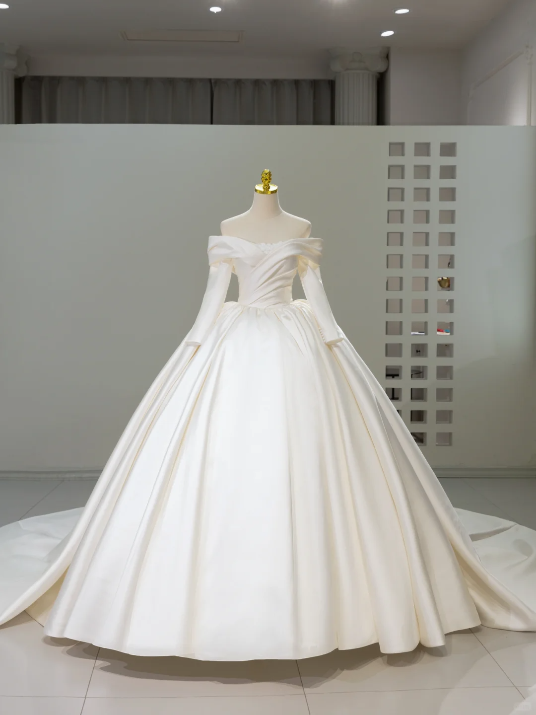 Vestido de novia único, de satén, con hombros descubiertos y mangas largas, DH2068