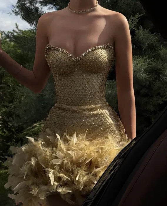 Vestido corto de fiesta formal con escote en forma de corazón, lentejuelas doradas, cuentas y plumas, ideal para la escuela secundaria, para el 21.º cumpleaños, para graduación, minivestido de cóctel DH2152