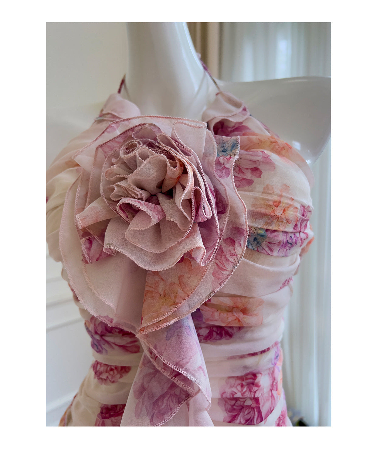 Hermosos vestidos cortos de fiesta formales de gasa rosa con cuello halter y estampado floral para la escuela secundaria, vestidos cortos para el 21.º cumpleaños, vestidos de graduación, mini vestidos de cóctel DH2289