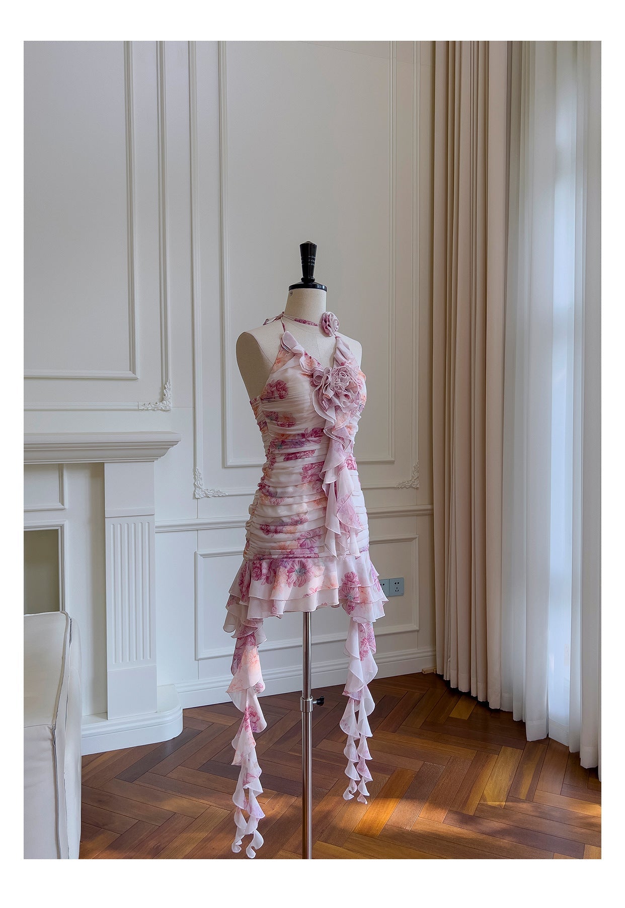 Hermosos vestidos cortos de fiesta formales de gasa rosa con cuello halter y estampado floral para la escuela secundaria, vestidos cortos para el 21.º cumpleaños, vestidos de graduación, mini vestidos de cóctel DH2289