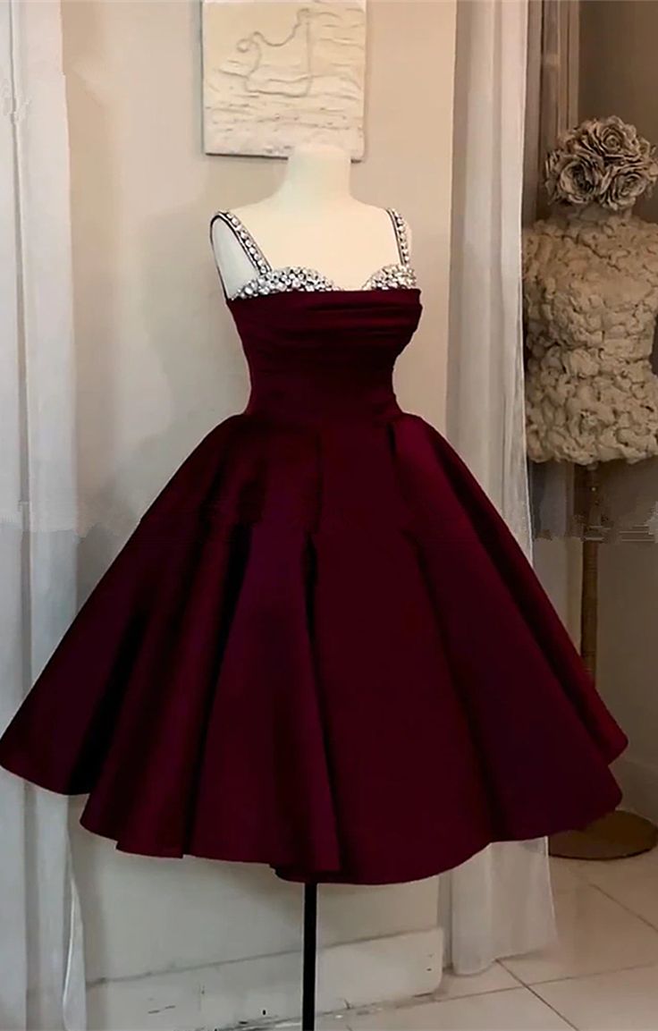 Bonito vestido de fiesta con tirantes finos, color rojo vino, corto, formal, para octavo grado, vestido de verano para escuela secundaria, traje de fiesta DH236
