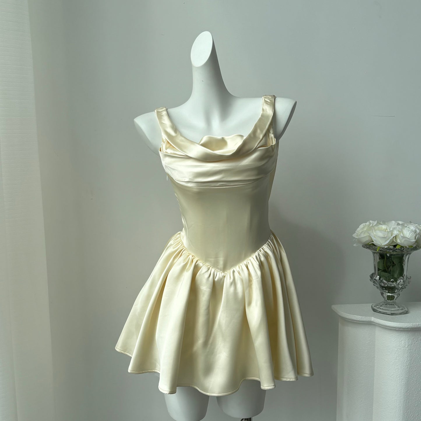 Hermosos vestidos de fiesta de satén color champán con escote cuadrado y corte A, vestidos cortos para 16 cumpleaños, vestidos de graduación, mini vestidos de cóctel DH2466