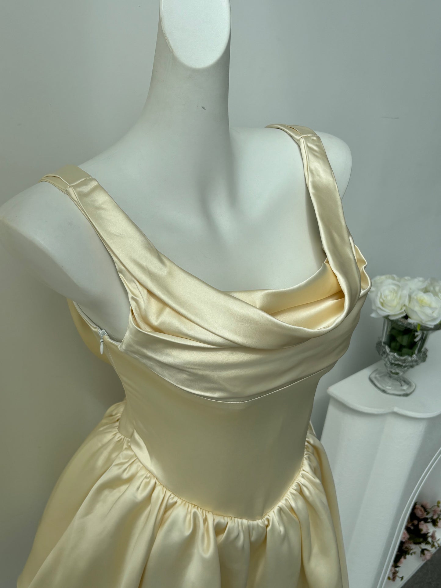 Hermosos vestidos de fiesta de satén color champán con escote cuadrado y corte A, vestidos cortos para 16 cumpleaños, vestidos de graduación, mini vestidos de cóctel DH2466