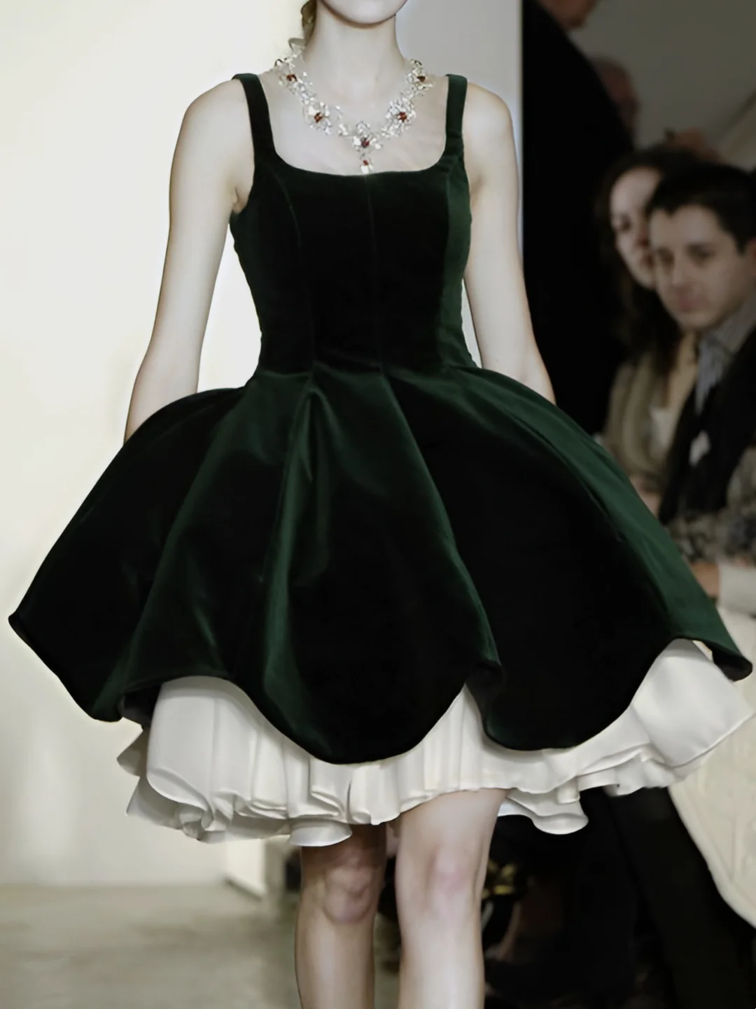 Vestido de fiesta corto de terciopelo verde oscuro, cuadrado, para 8.º grado, formal, de cóctel, para escuela secundaria, DH2559