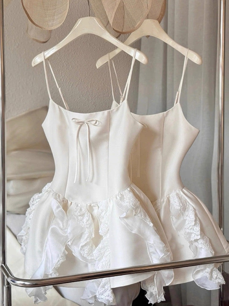 Hermosos vestidos de fiesta de satén blanco con tirantes finos, corte A, para baile de graduación de octavo grado, vestidos cortos tipo hoco DH2622