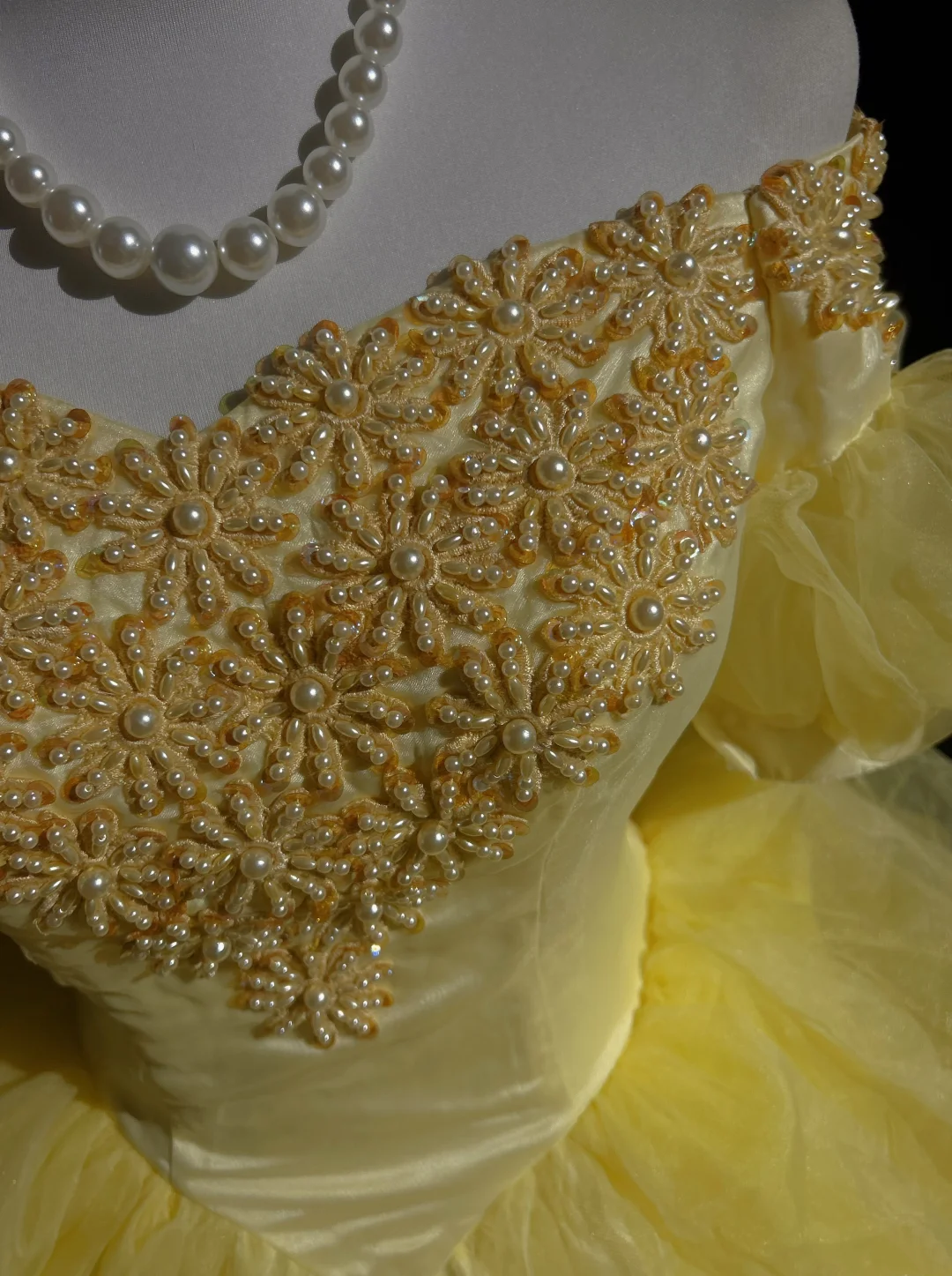 Hermoso vestido de quinceañera largo con escote cuadrado y tul amarillo, floral, para 15 años y 16 años (DH2683)