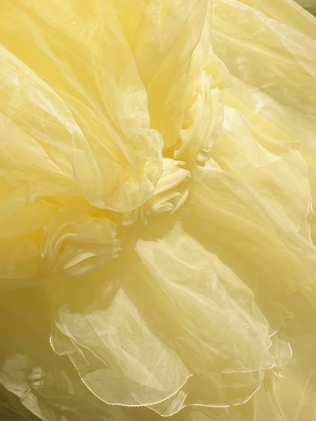 Hermoso vestido de quinceañera largo con escote cuadrado y tul amarillo, floral, para 15 años y 16 años (DH2683)