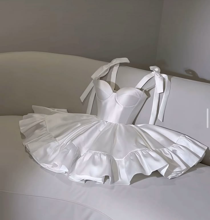 Lindos vestidos de fiesta de satén con tirantes finos en forma de A para octavo grado, vestidos blancos de verano para escuela secundaria, trajes de fiesta DH36
