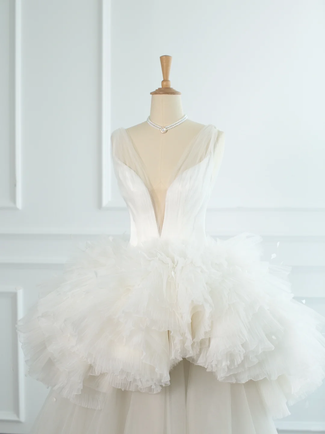 Elegante vestido de novia largo de verano con escote en V y tul blanco DH367