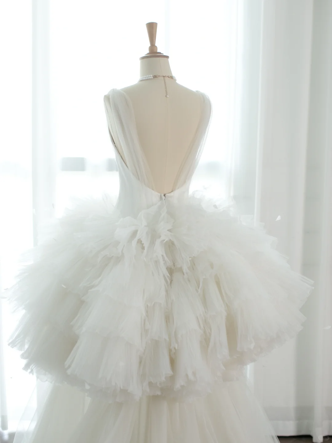 Elegante vestido de novia largo de verano con escote en V y tul blanco DH367