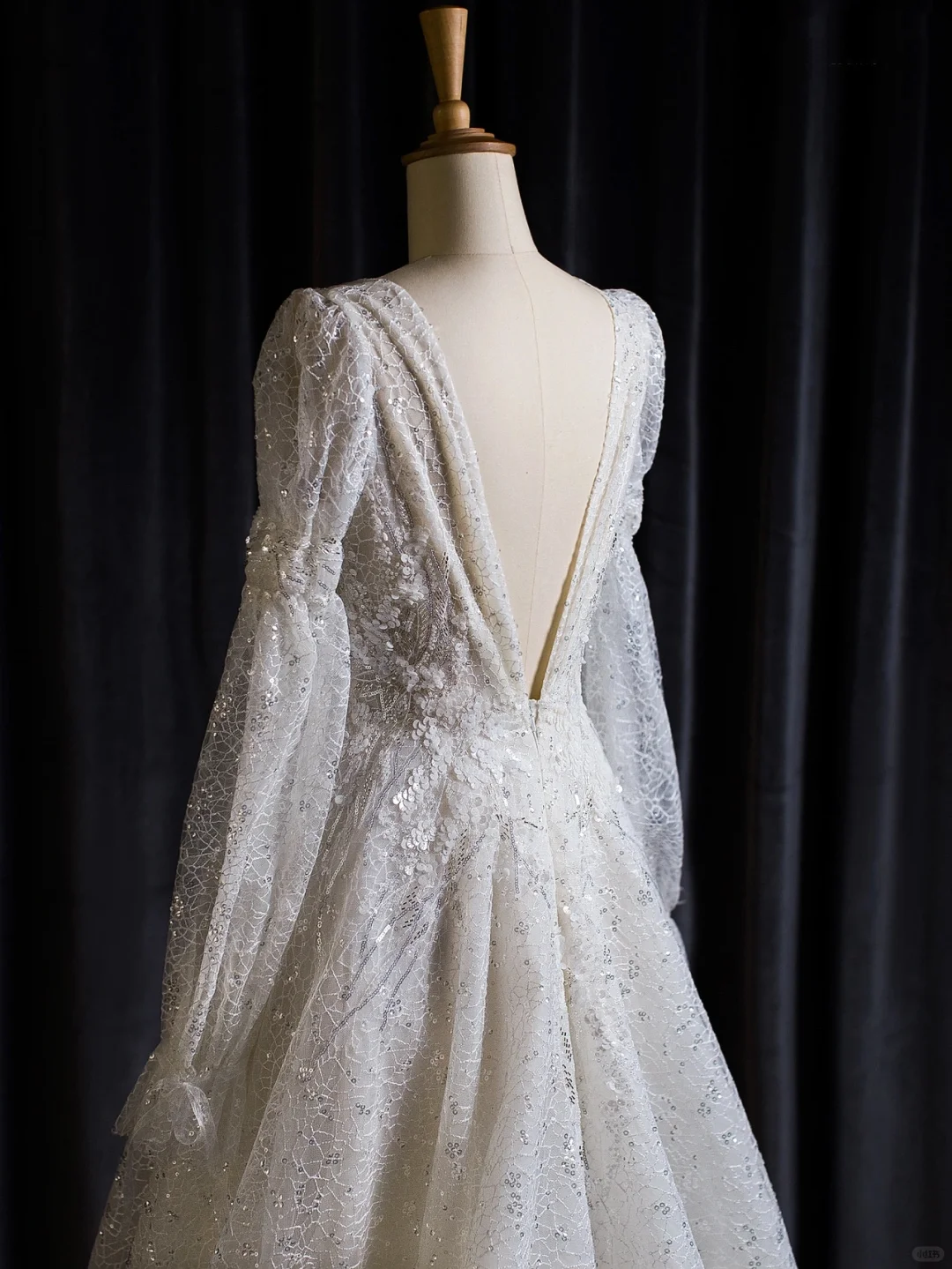 Vestido de novia vintage, corte A, escote en V, blanco, manga larga, lentejuelas, largo, DH402