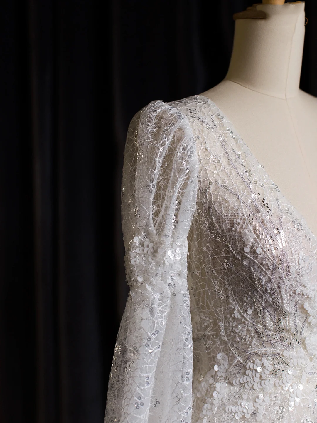 Vestido de novia vintage, corte A, escote en V, blanco, manga larga, lentejuelas, largo, DH402