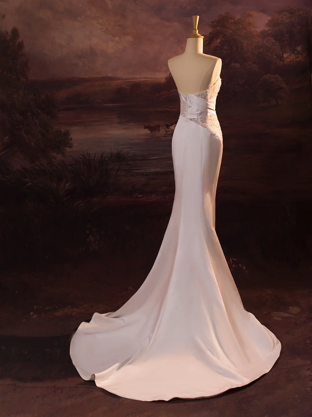 Hermoso vestido de novia largo de encaje blanco con escote corazón y corte sirena DH404