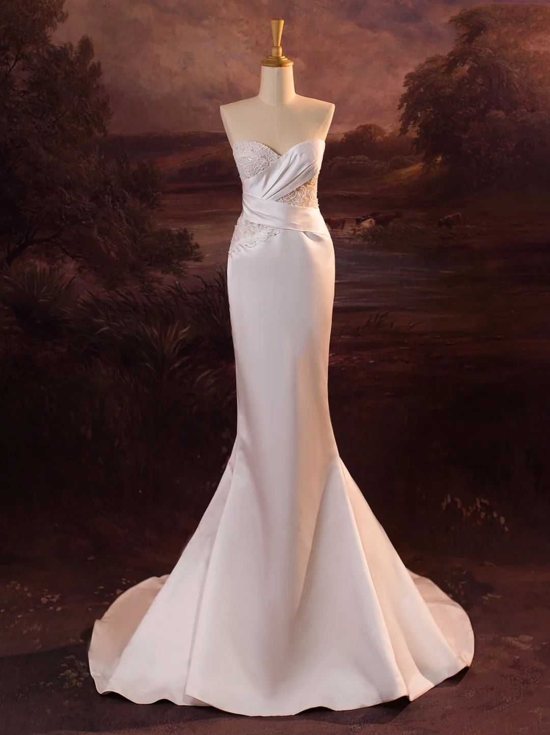 Hermoso vestido de novia largo de encaje blanco con escote corazón y corte sirena DH404