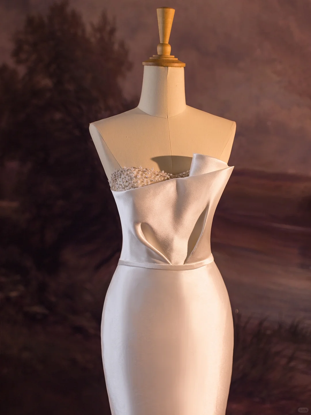 Hermoso vestido de novia de sirena sin tirantes, con cuentas plateadas, de satén blanco, largo, DH410