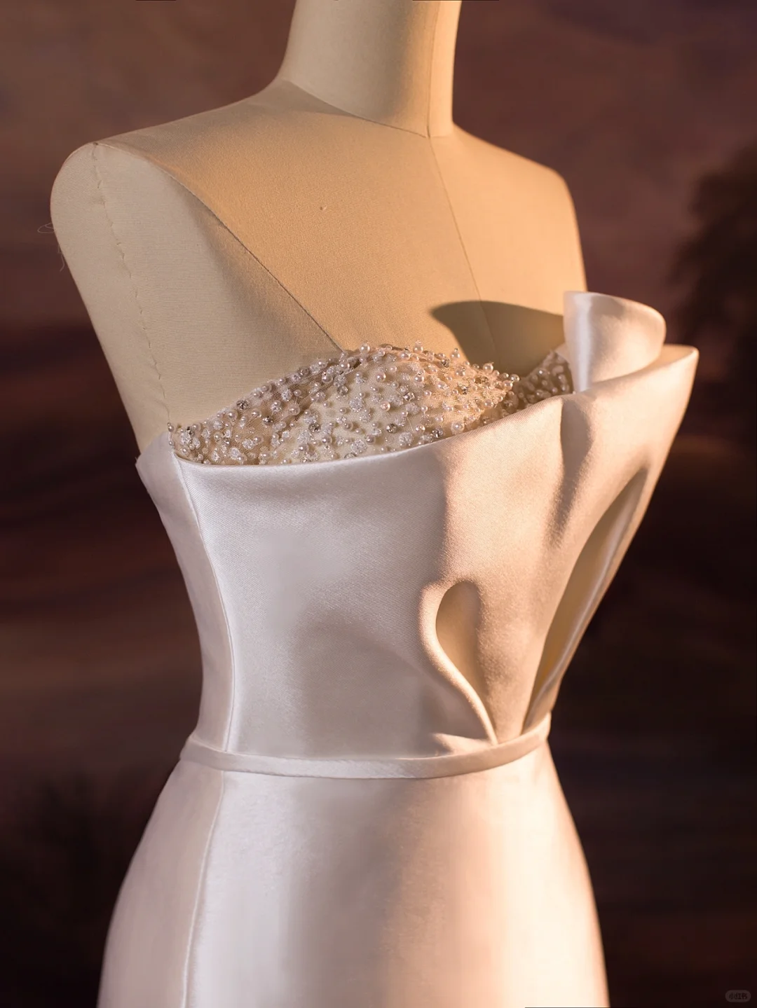 Hermoso vestido de novia de sirena sin tirantes, con cuentas plateadas, de satén blanco, largo, DH410