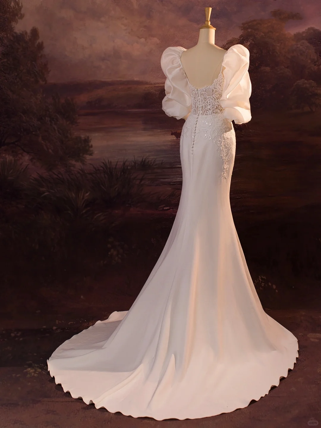 Hermoso vestido de novia largo de satén blanco con encaje y tirantes finos de sirena DH411