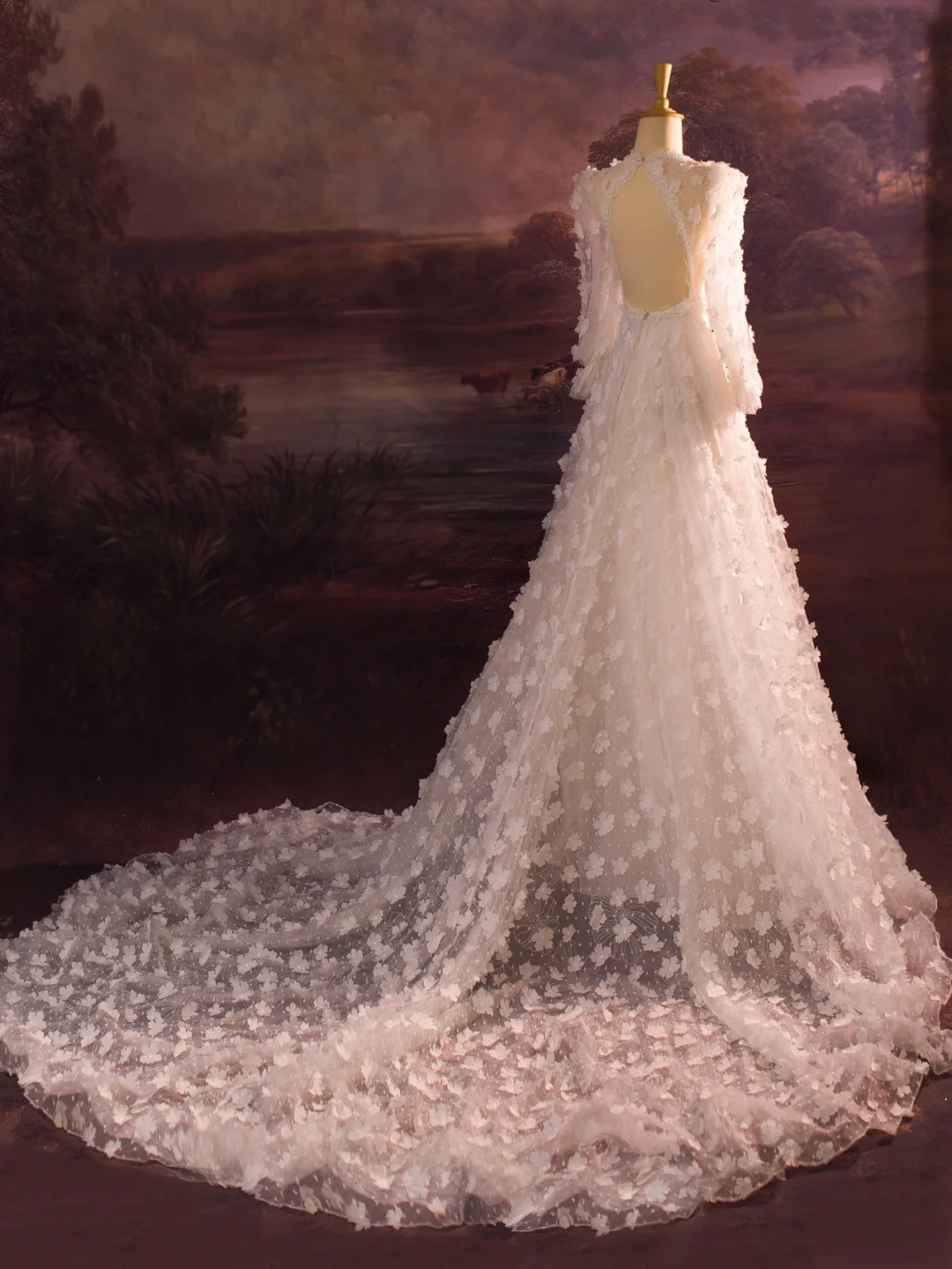 Elegante vestido de novia con escote redondo, mangas largas, tul y flores, DH412