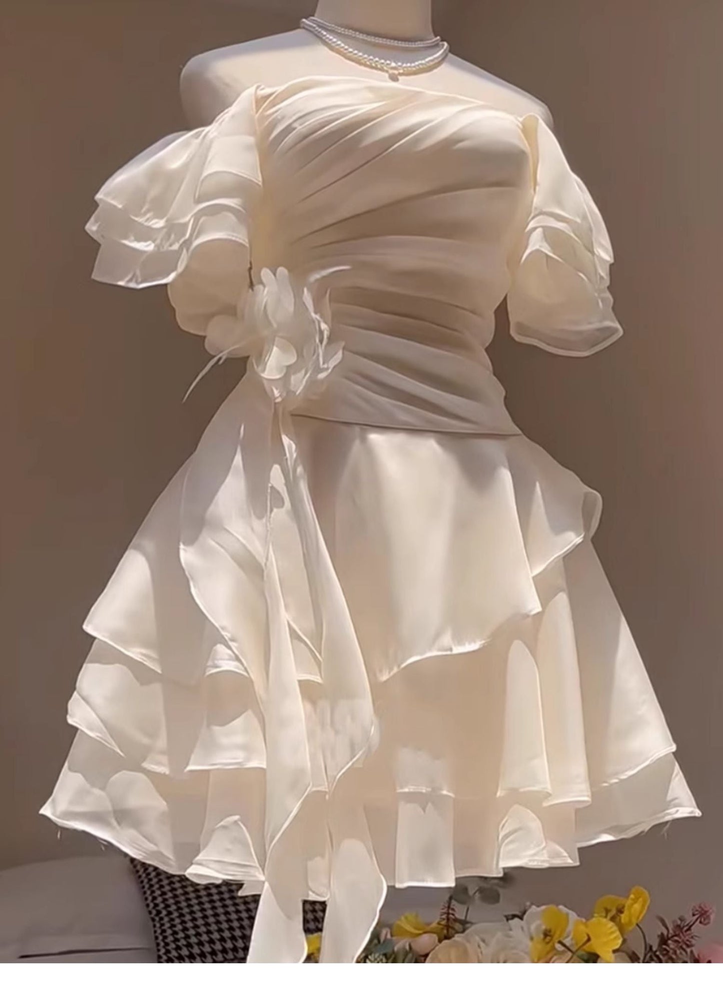 Hermosos vestidos de fiesta blancos cortos de gasa con hombros descubiertos para octavo grado, vestido de verano para escuela secundaria, atuendos para fiesta de bienvenida DH433