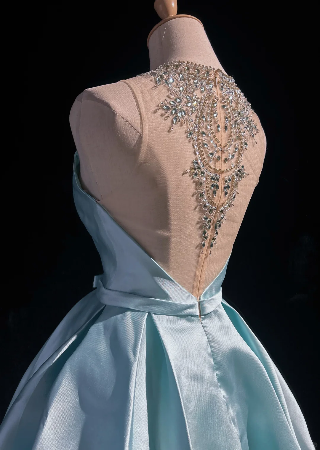 Pretty Ball Gown Scoop Neck Blue Satin Silver Beads Short Formal 8th Grade Homecoming Dresses Summer Middle School Hoco Dress 6th Grade Graduation Outfits DH527