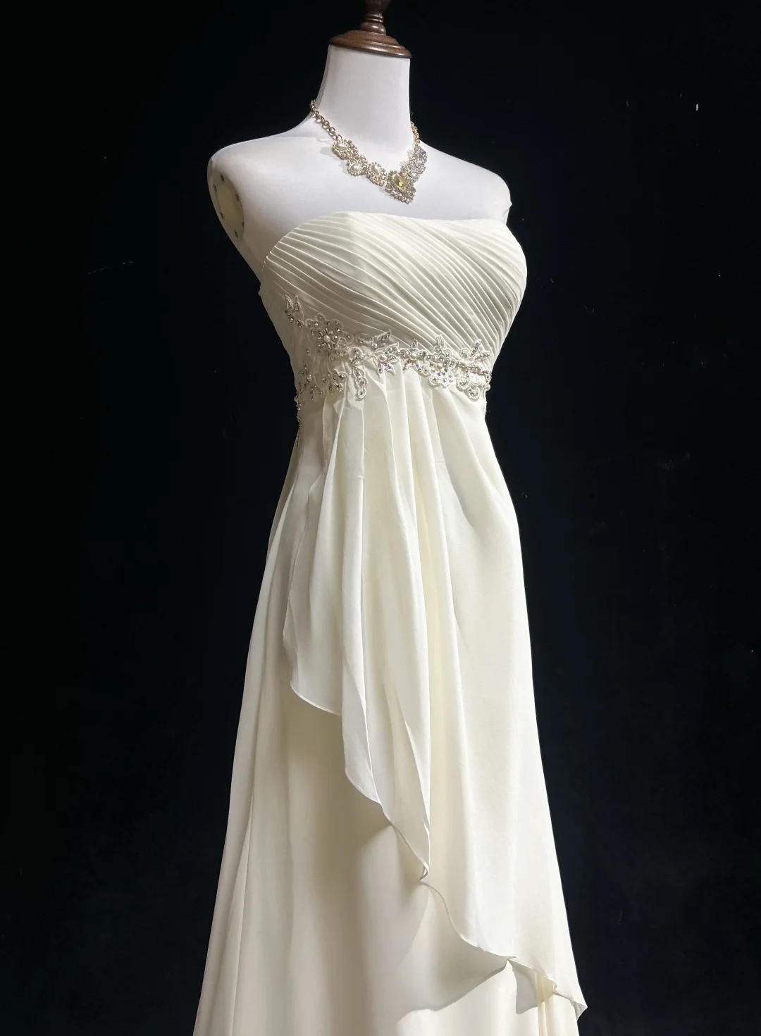 Vestido de novia vintage, corte A, sin tirantes, de gasa blanca, sin mangas, largo, para playa, con cuentas, DH540