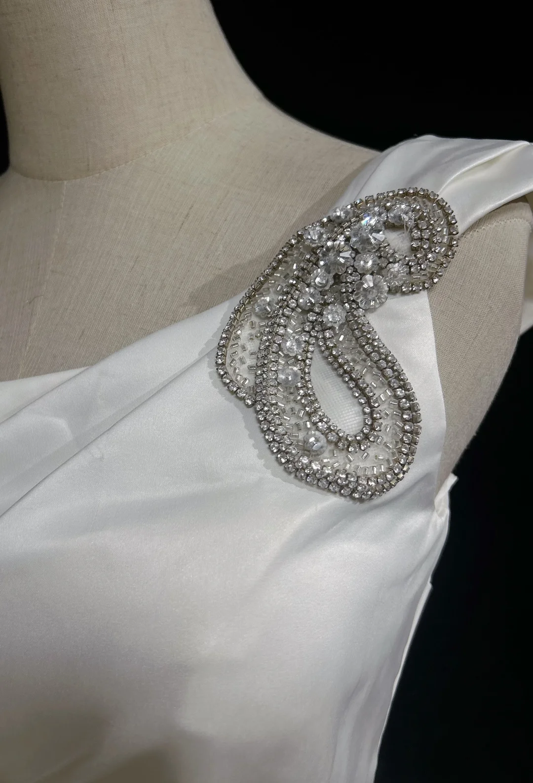 Vestido de novia retro de los años 50 y 40, corte A, un hombro, satén blanco, largo, DH571