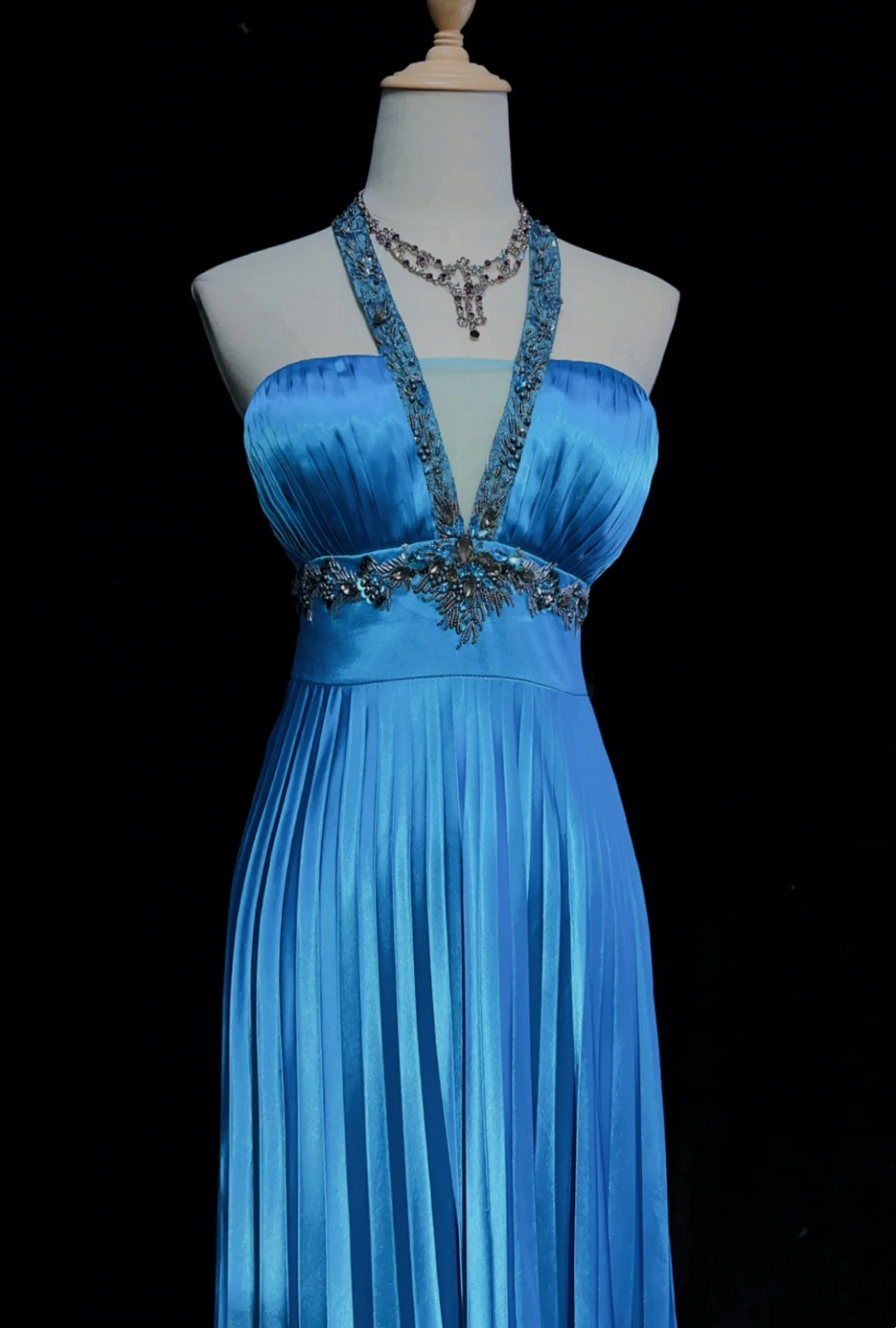 Hermosos vestidos de fiesta de verano para octavo grado, corte A, halter, azul real, largo hasta la rodilla, estilo hoco, para escuela secundaria, DH673