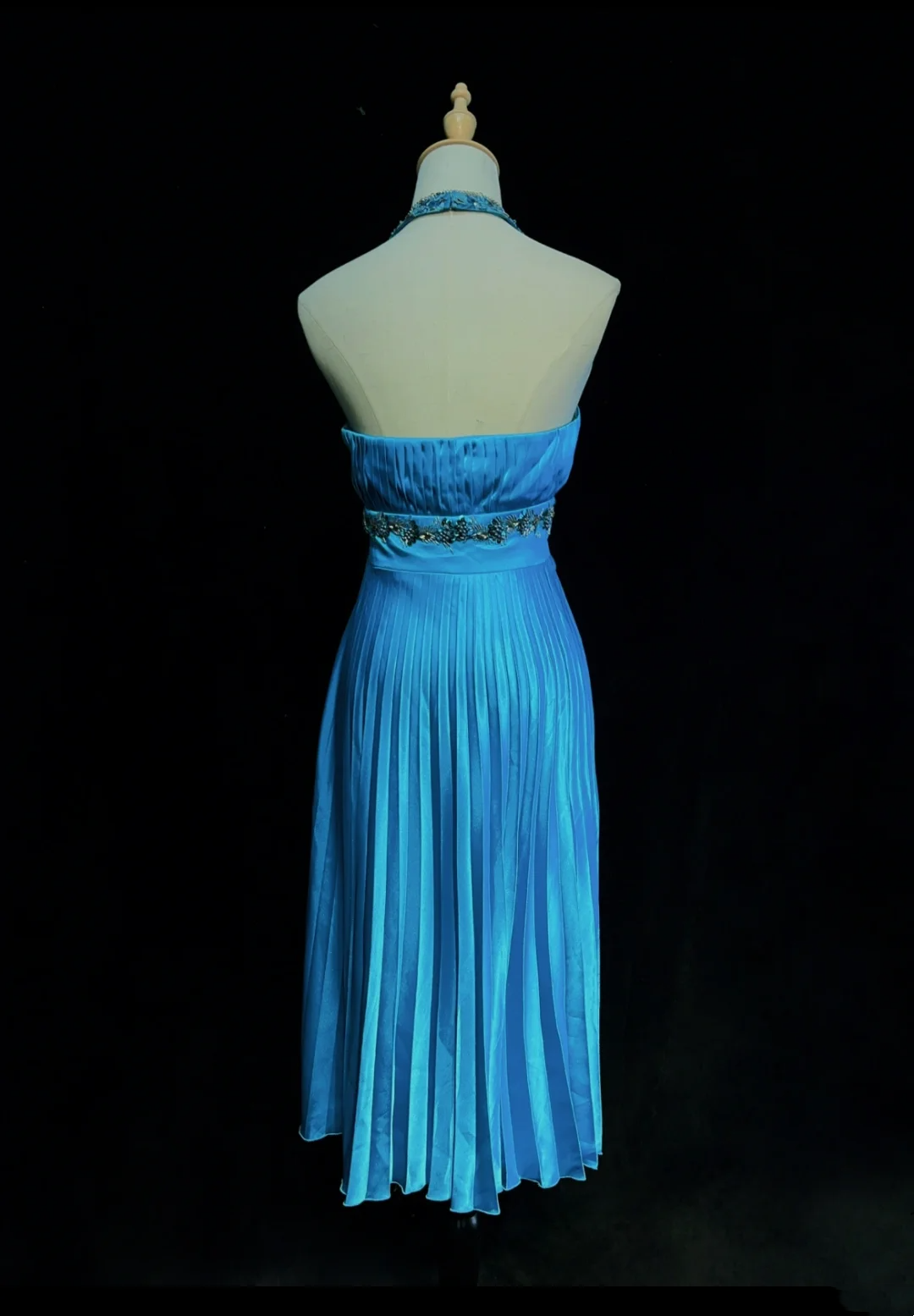Hermosos vestidos de fiesta de verano para octavo grado, corte A, halter, azul real, largo hasta la rodilla, estilo hoco, para escuela secundaria, DH673