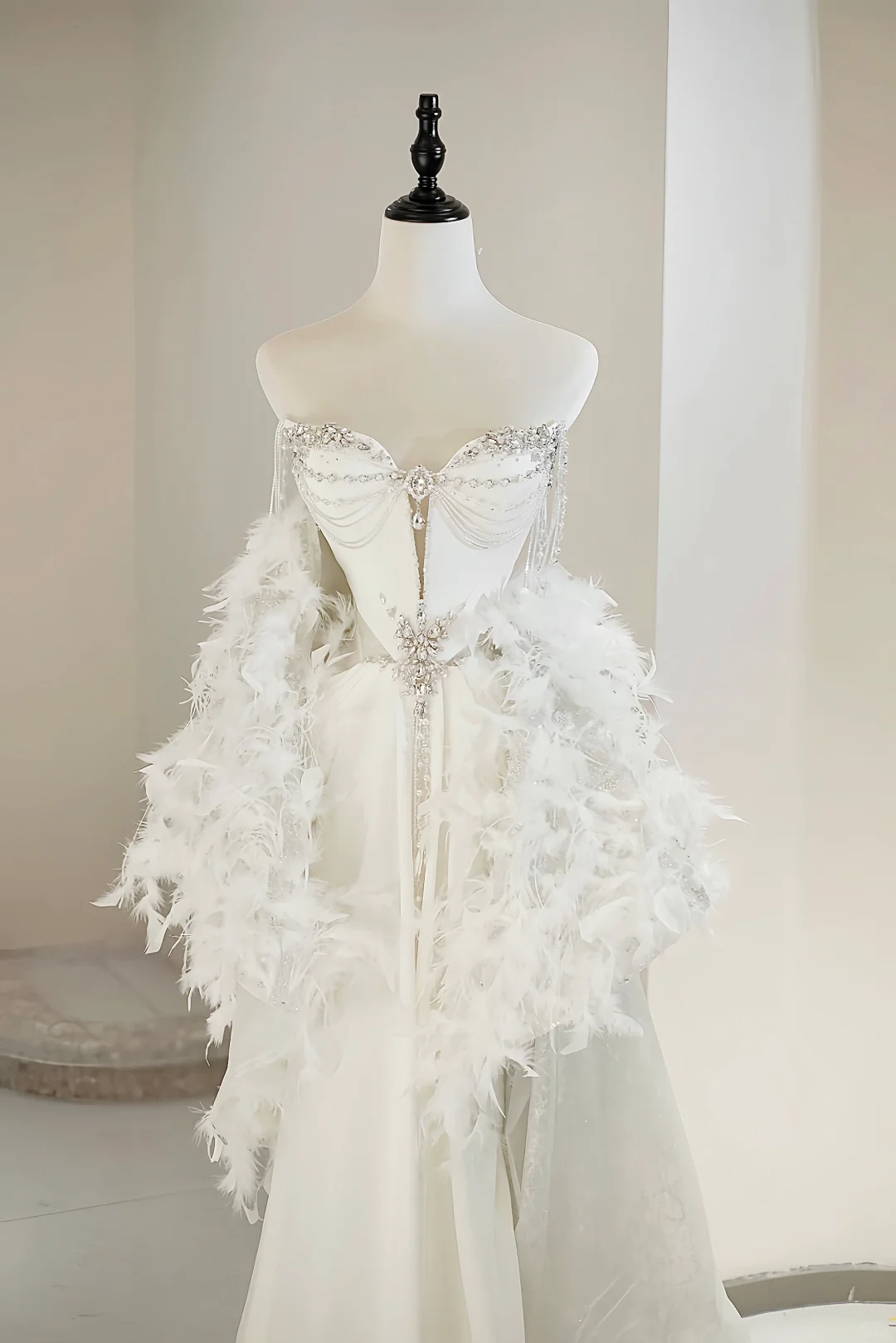 Vestido de novia único, corte A, escote corazón, satén blanco, largo, con cuentas plateadas, elegante, DH736