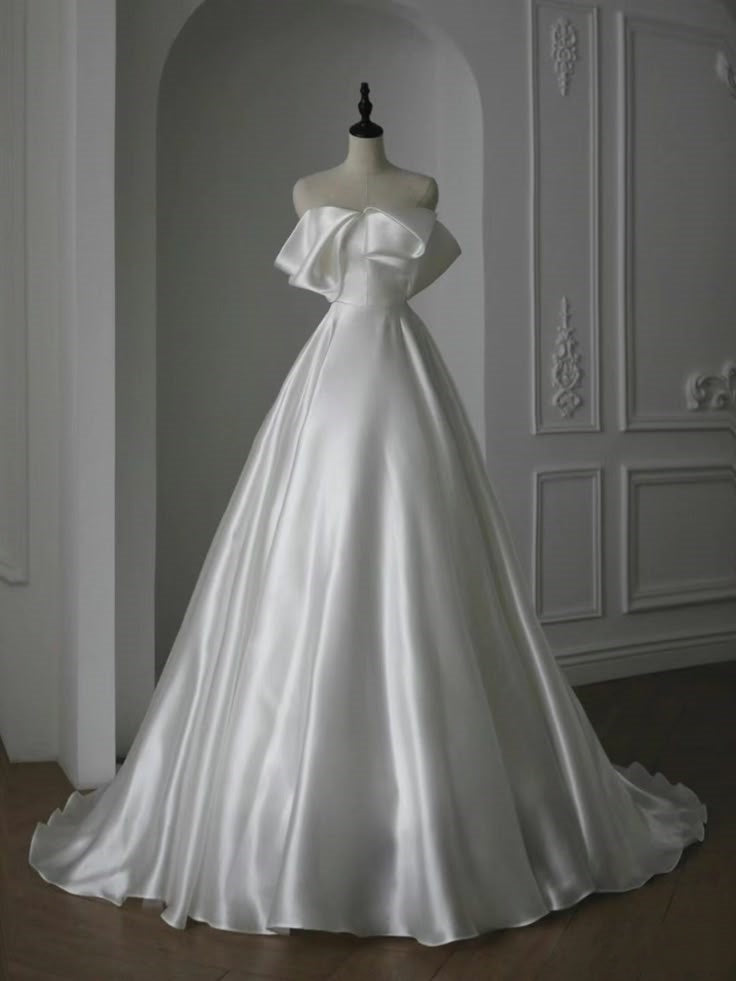 Classic Bridal Gown Ball Gown Off The Shoulder Short Sleeves Satin White Wedding Dresses Minimalist Bridal Gowns DH755